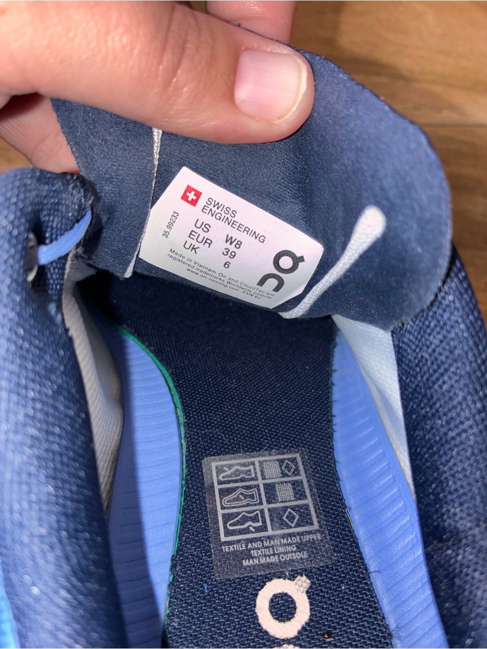 On Cloud Women’s CloudFlow Athletic Running Sneaker Shoes, blue & white- size 8 - Picture 10 of 10